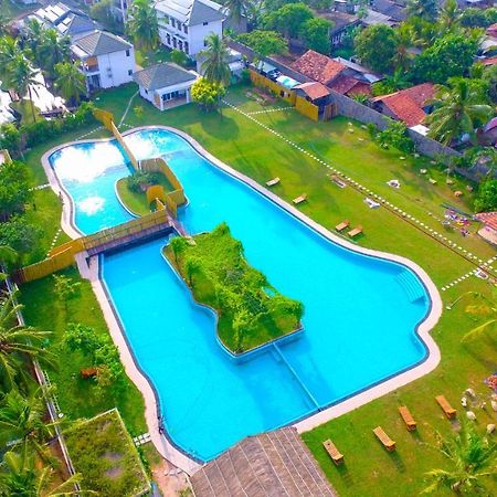 อมาลูนา รีสอร์ต Hotel เนกอมโบ ภายนอก รูปภาพ