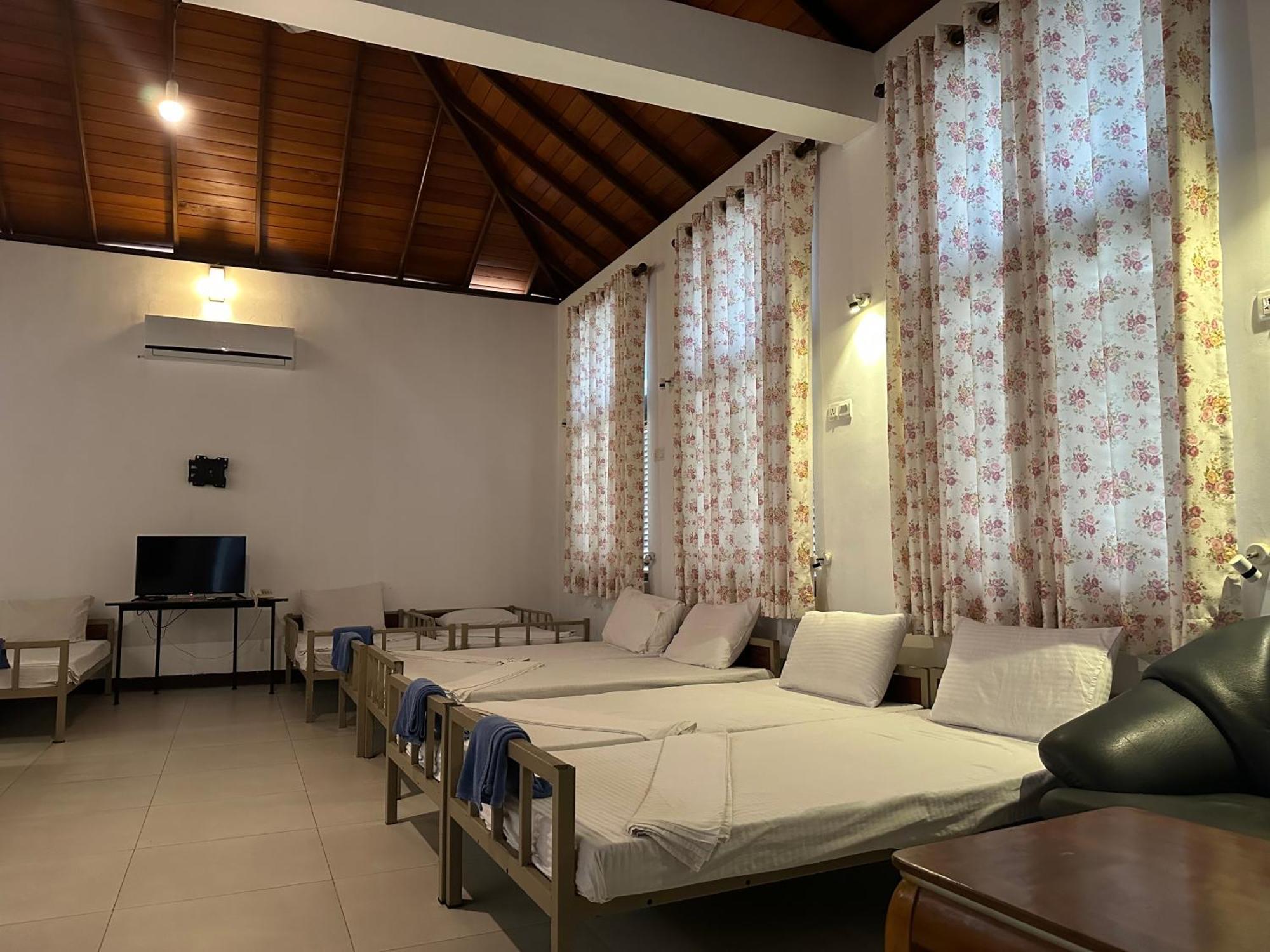 อมาลูนา รีสอร์ต Hotel เนกอมโบ ภายนอก รูปภาพ