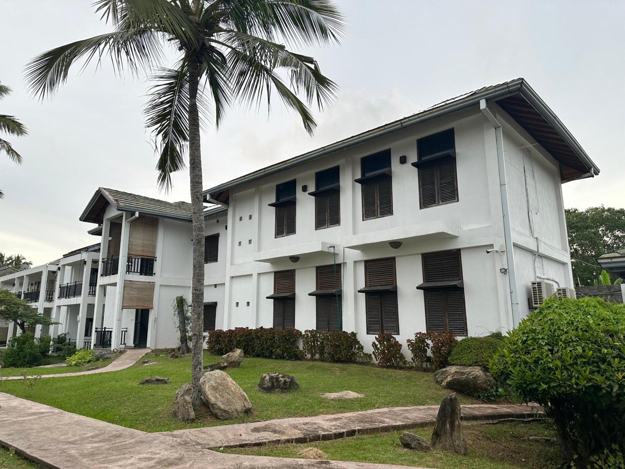 อมาลูนา รีสอร์ต Hotel เนกอมโบ ภายนอก รูปภาพ