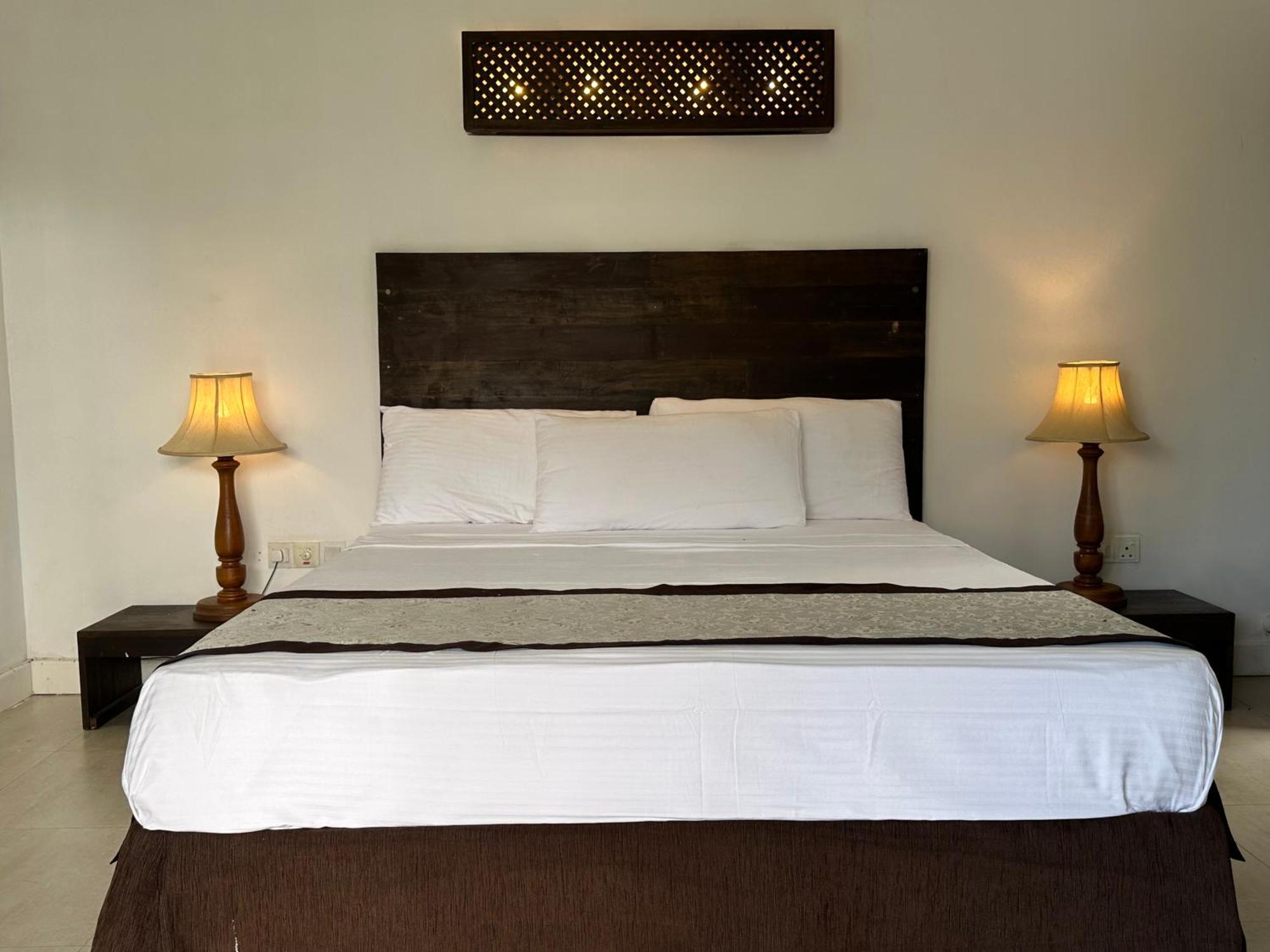 อมาลูนา รีสอร์ต Hotel เนกอมโบ ภายนอก รูปภาพ