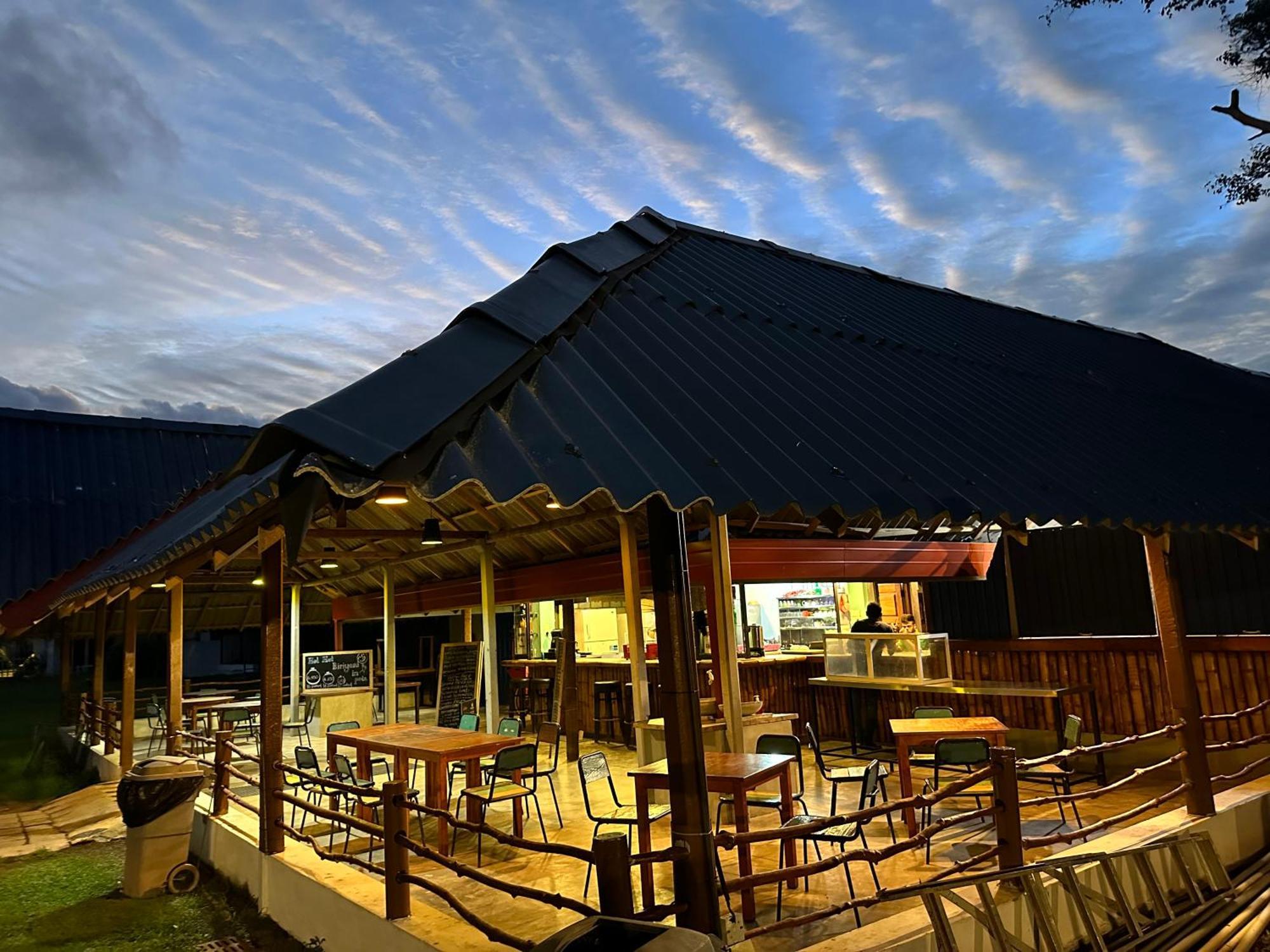 อมาลูนา รีสอร์ต Hotel เนกอมโบ ภายนอก รูปภาพ