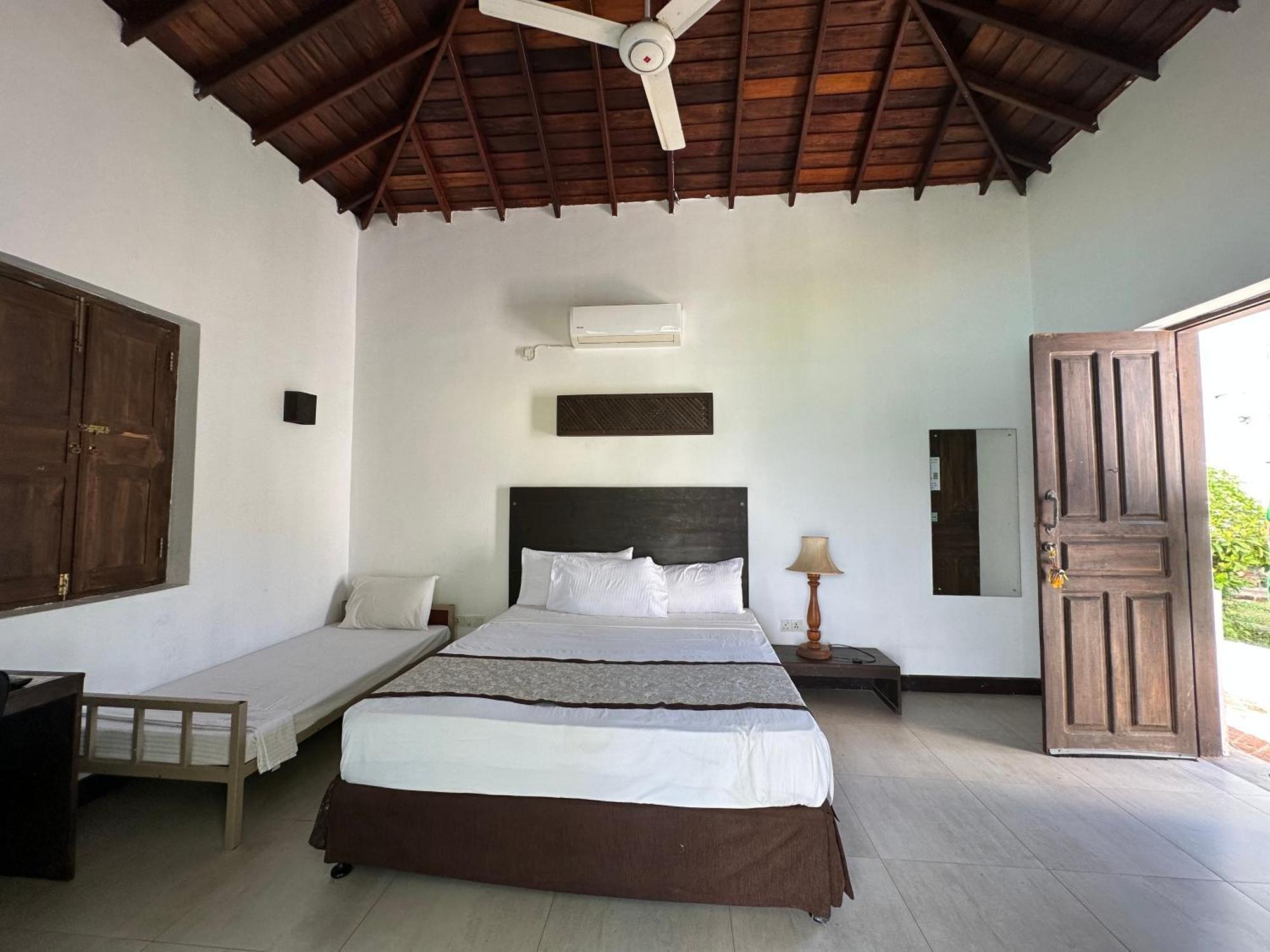อมาลูนา รีสอร์ต Hotel เนกอมโบ ภายนอก รูปภาพ